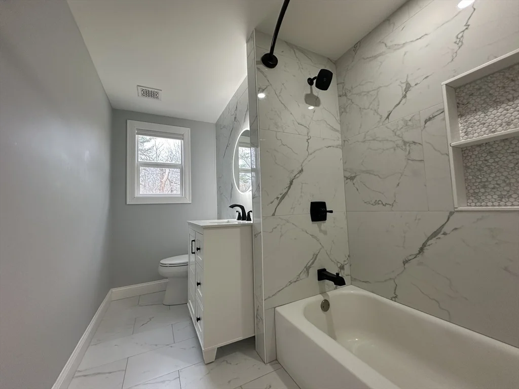 456 Parsonage St, Marshfield