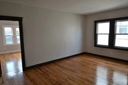 654 Metropolitan Ave, Hyde Park