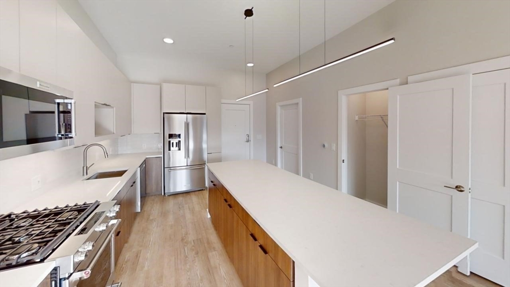 20 4th Ave, Burlington