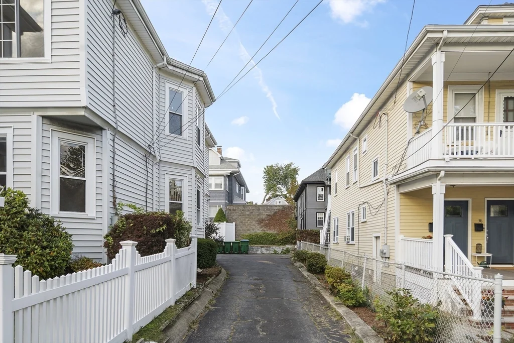 30 Early Ave, Lawrence Estates