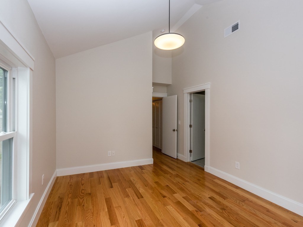 47 Wallace St, Tufts