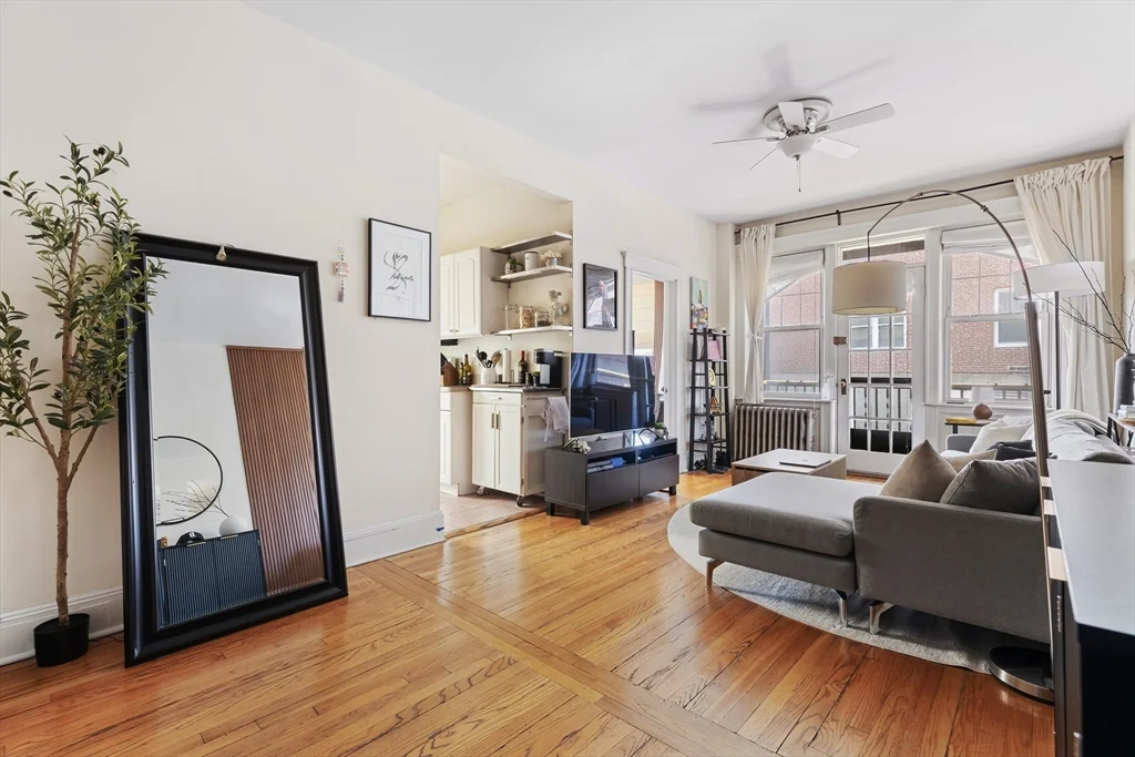 242 S Huntington Ave, Jamaica Plain