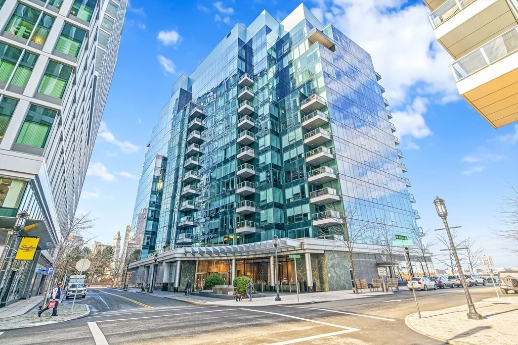 22 Liberty Dr, Seaport District