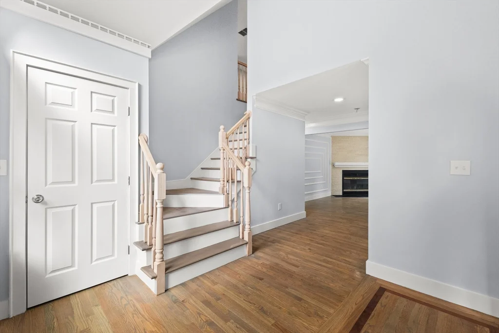 24 Country Club Dr, Plymouth