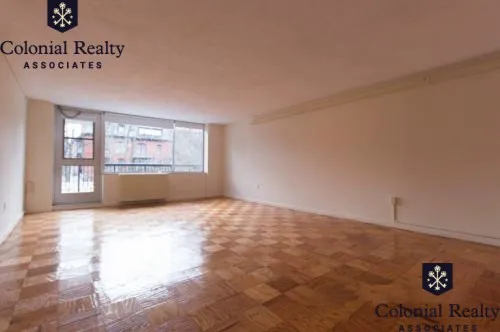 101 Monmouth St, Longwood