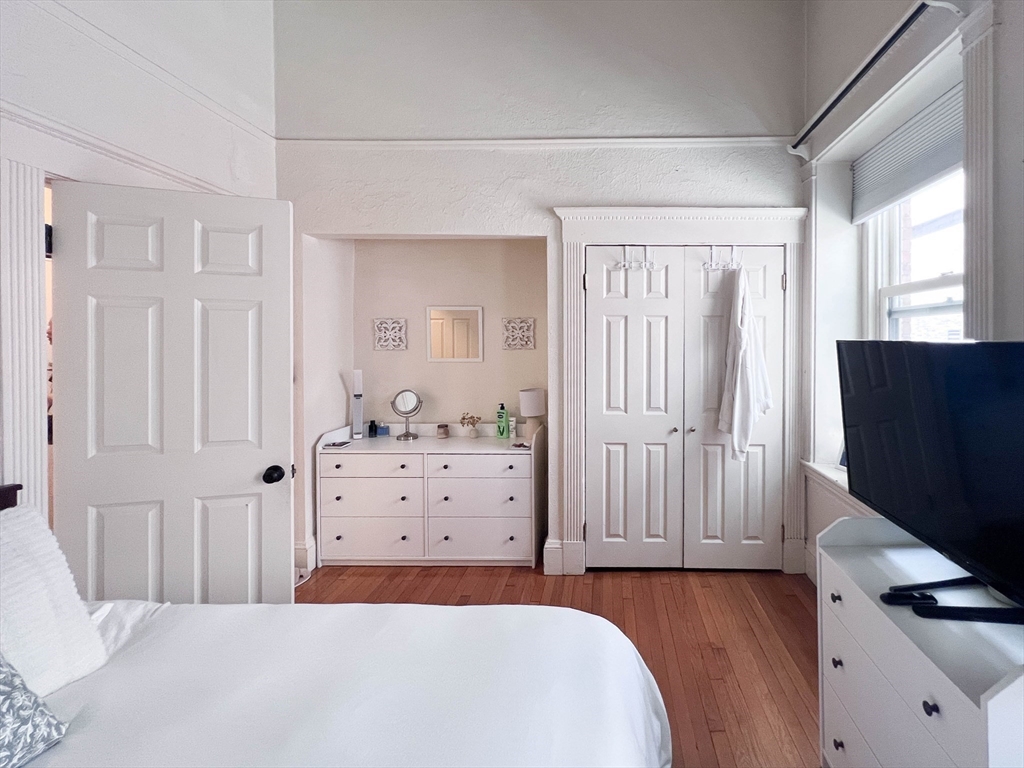 8 Garrison St, Back Bay