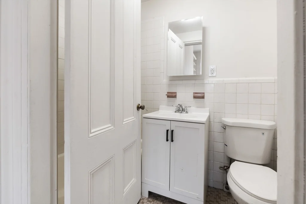 413 Beacon St, Back Bay