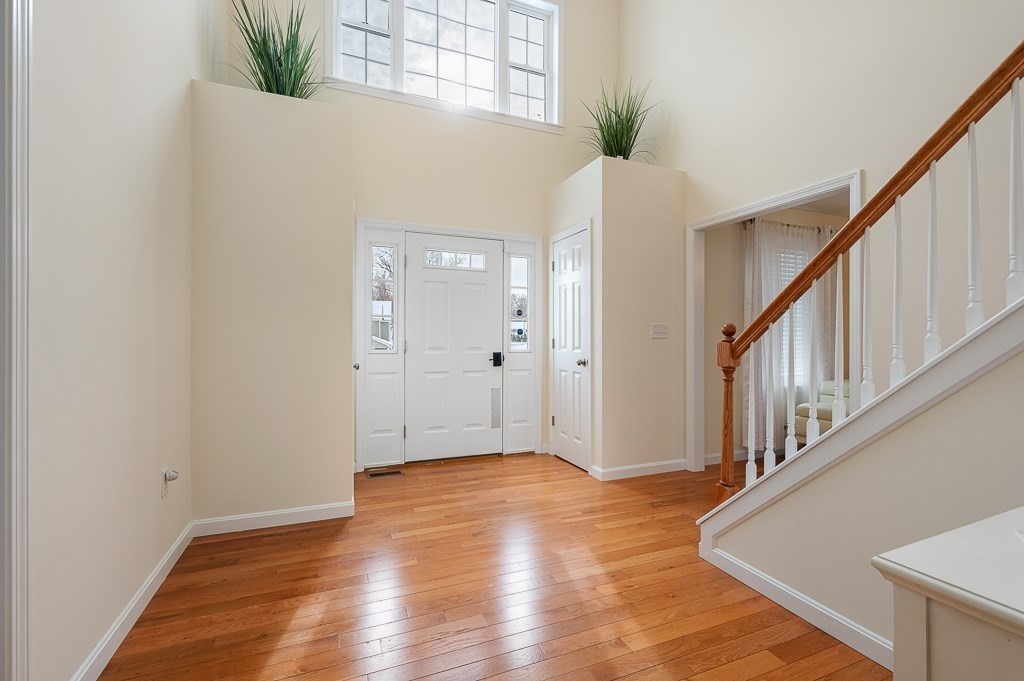 3 Moore Dr, Millbury