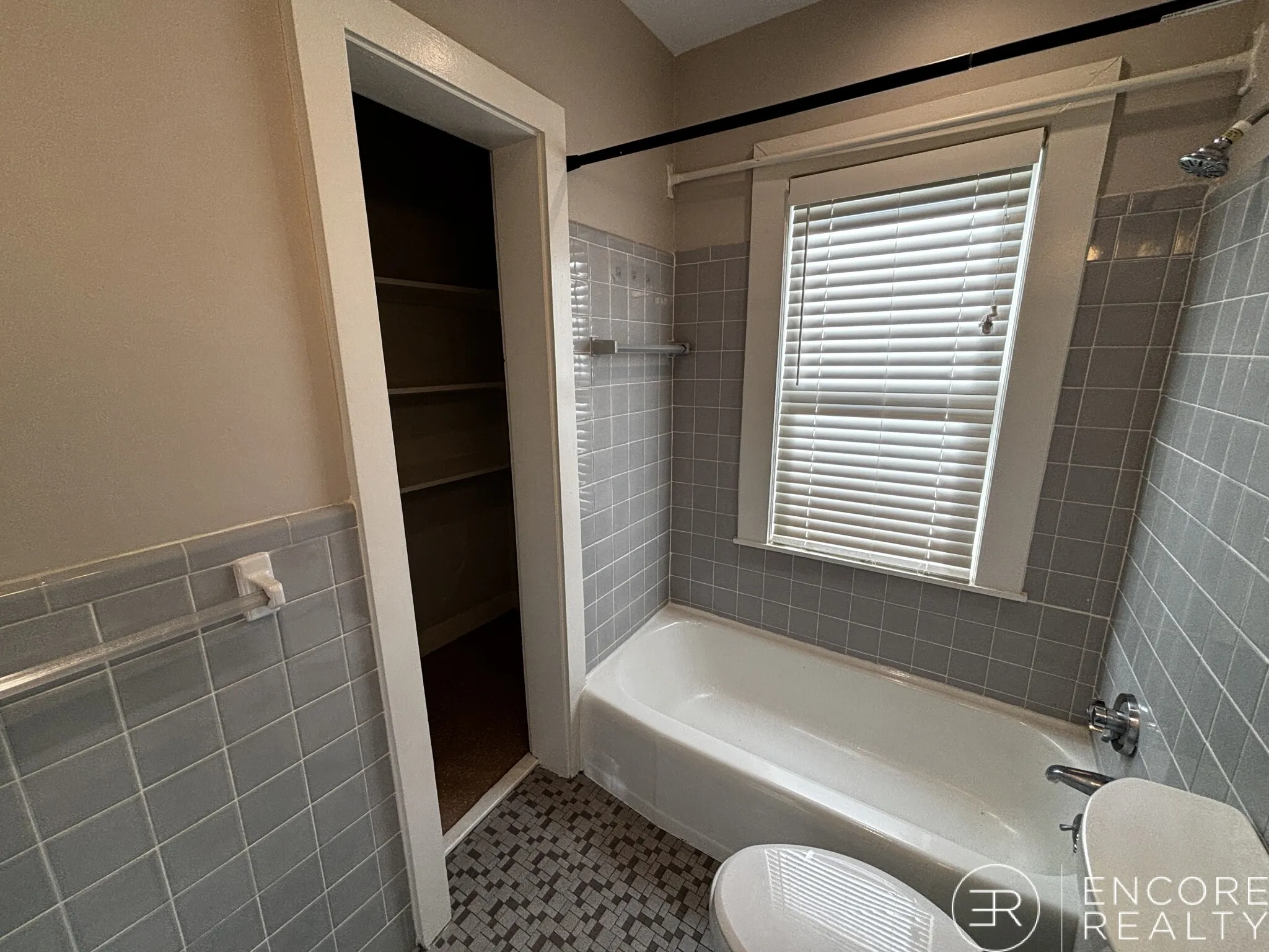 222 Banks St, Riverside