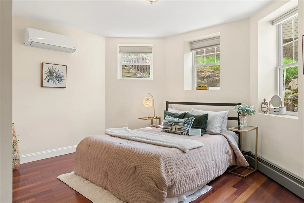 15 Millmont St, Roxbury