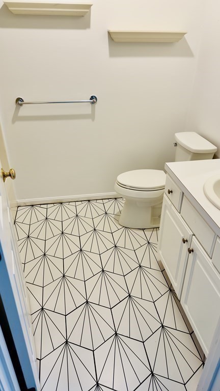 60 Village Dr, Quincy