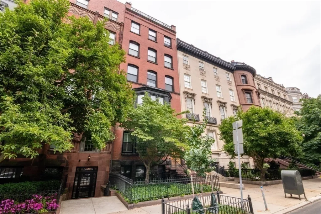 164 Beacon St, Back Bay