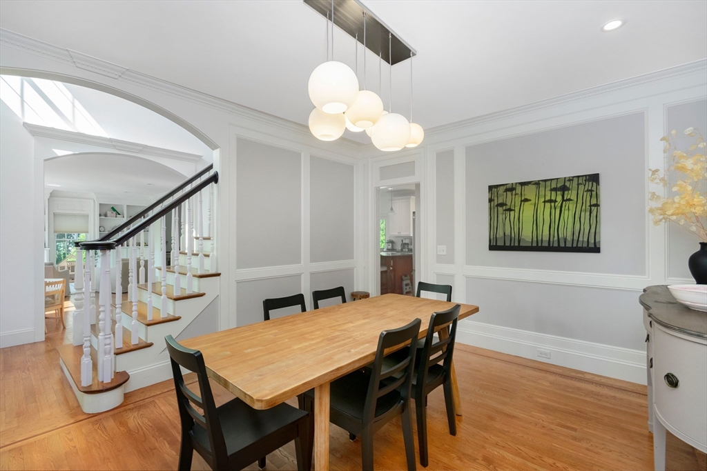 14 Brattle Ln, Arlington