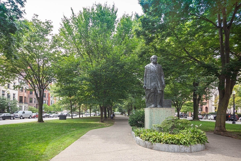 290 Commonwealth Ave, Back Bay