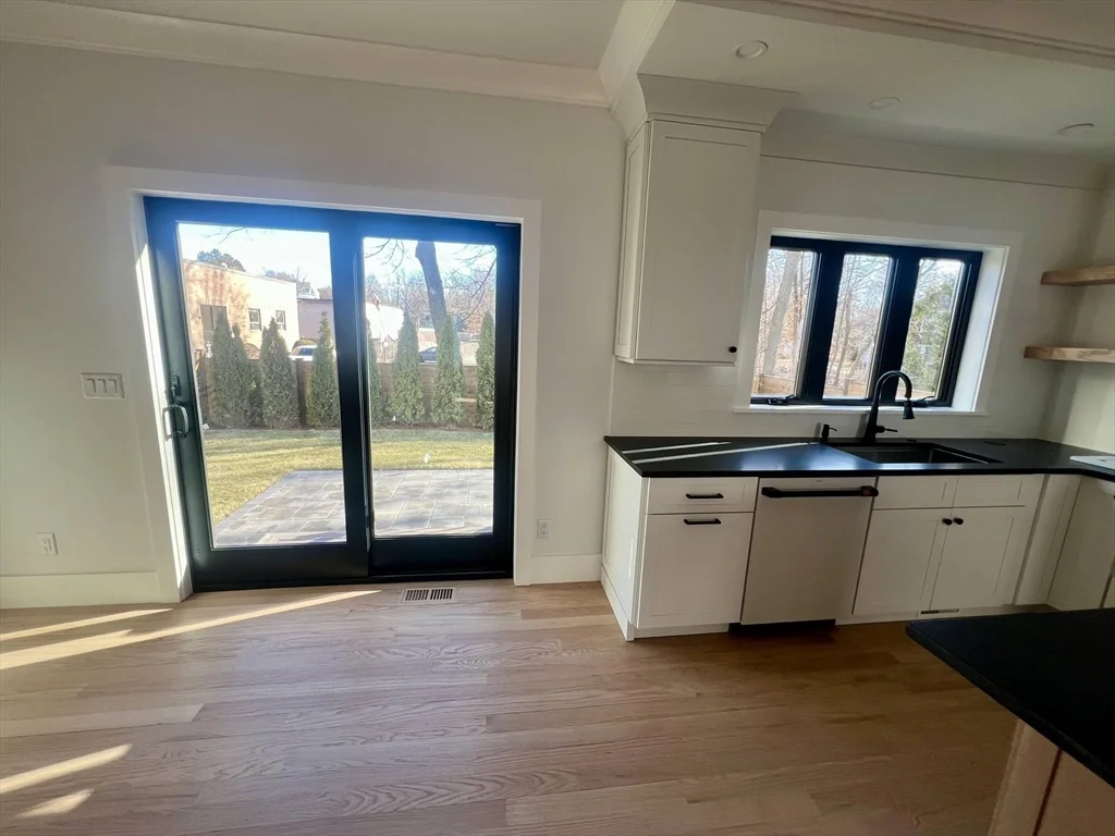 10 Webber Ave, Bedford