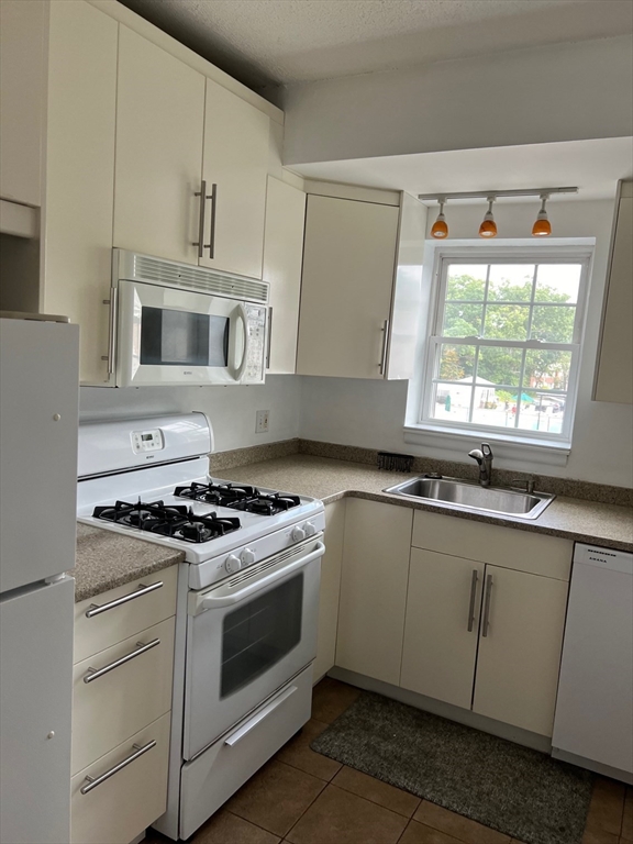 153 Lake Shore Rd, Brighton