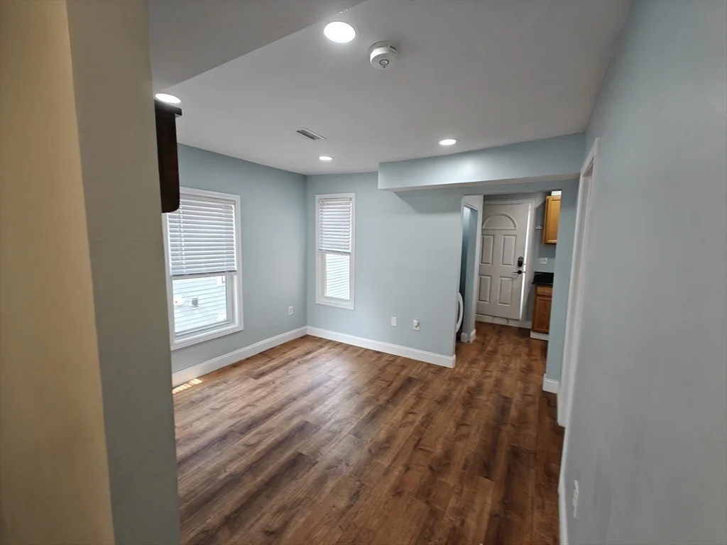 102 Mount Pleasant Ave, Roxbury