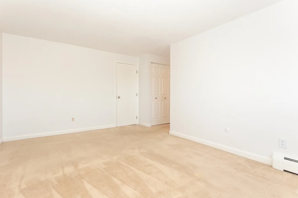 64 Main St, Stoneham