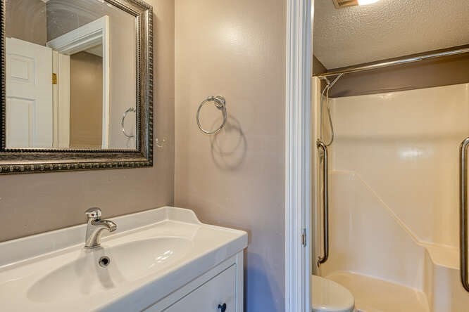 159 Main St, Stoneham