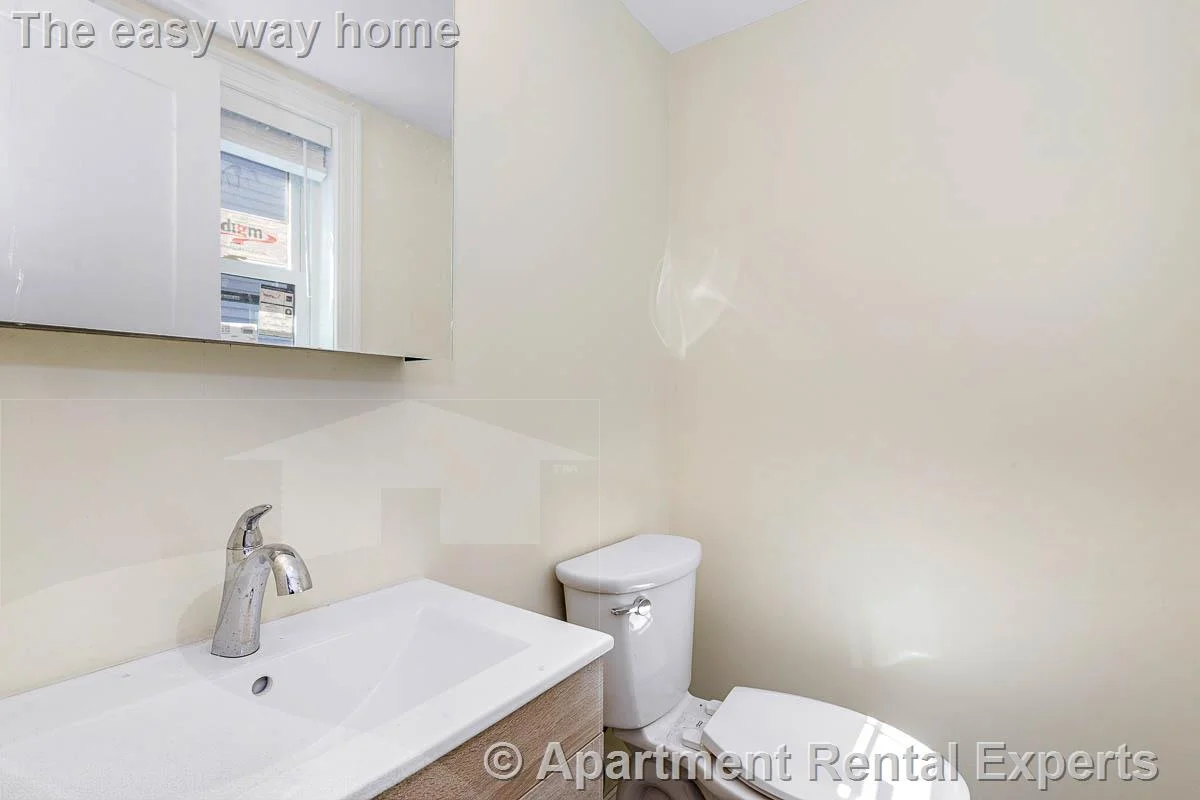 70-72 Stanley Ave, Tufts