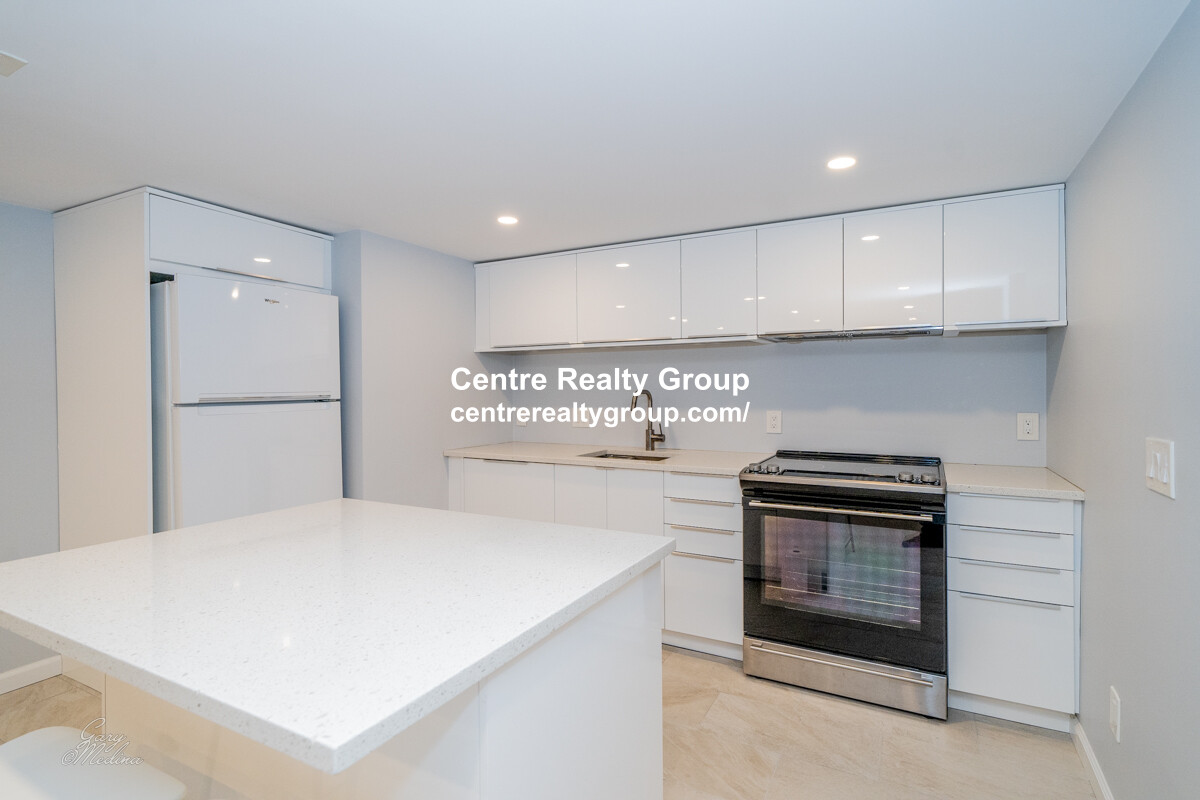 1546 Washington St, West Newton