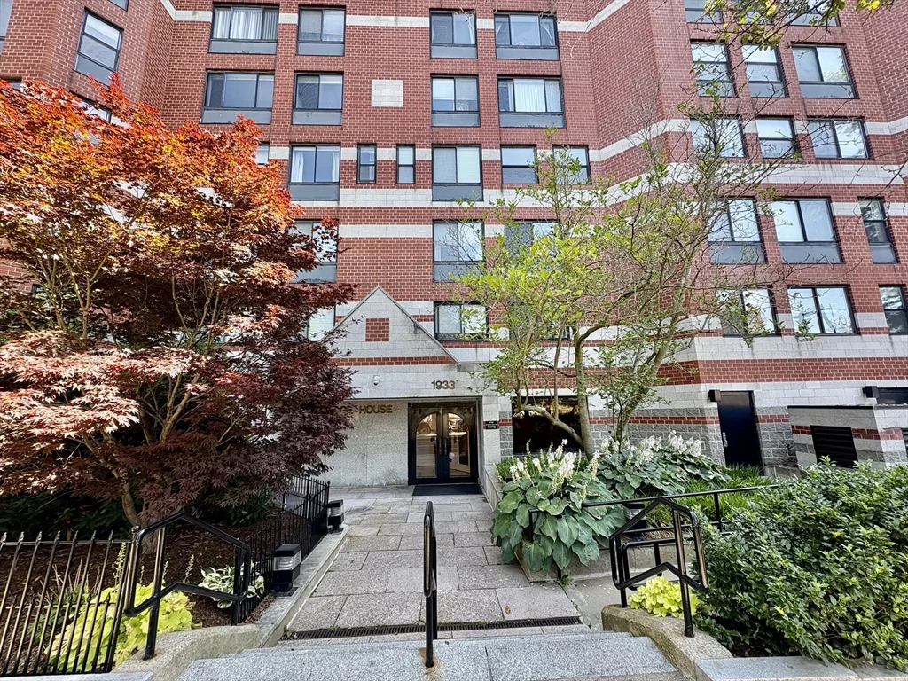 1933 Commonwealth Ave, Brighton