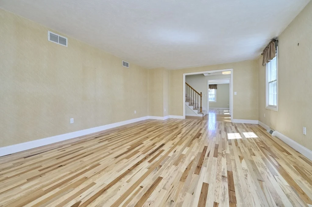 7 Gibbs Valley Path, Framingham