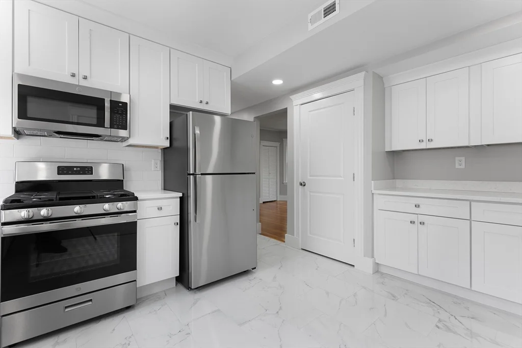 64 Bakersfield, Dorchester