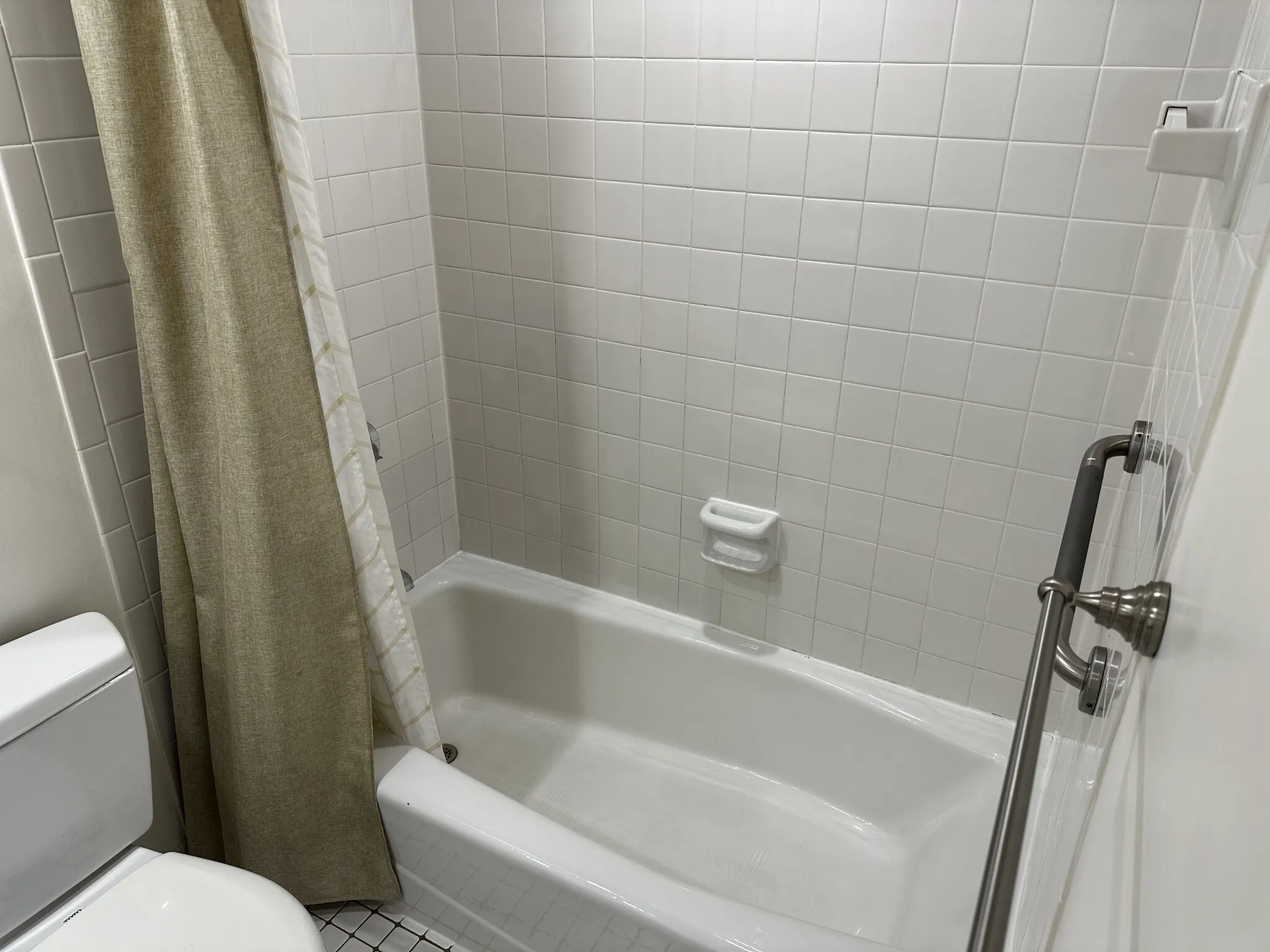 125 Pleasant St, North Brookline