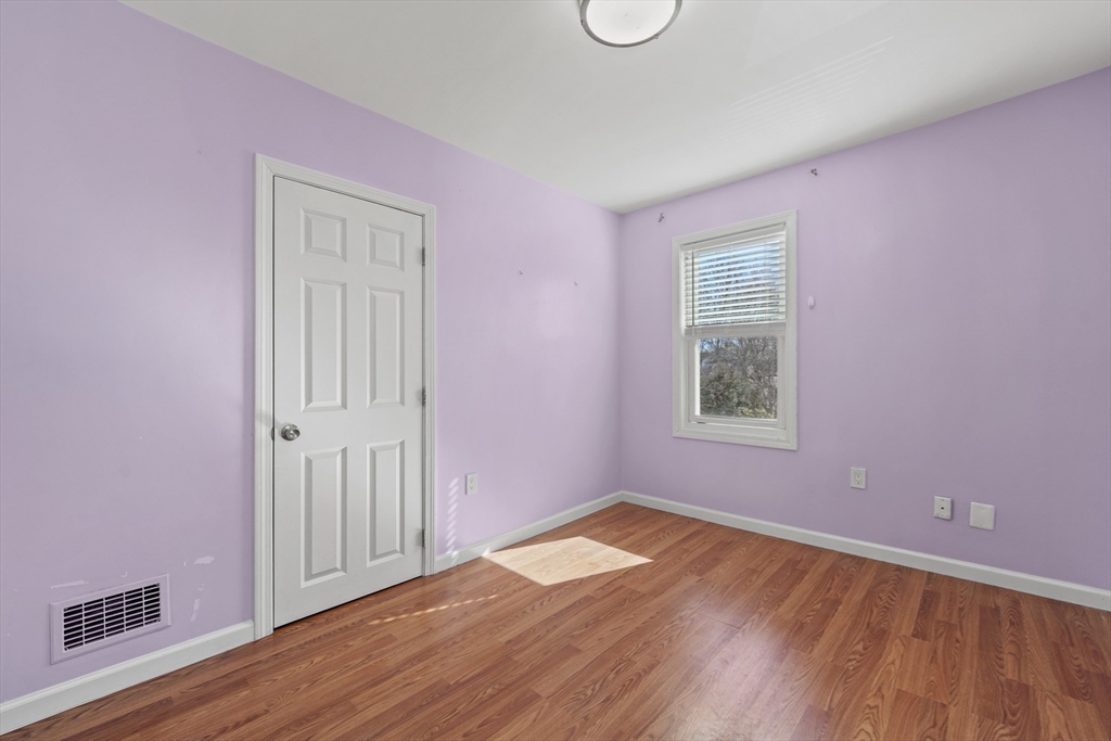 4 Champlain Rd, Salem