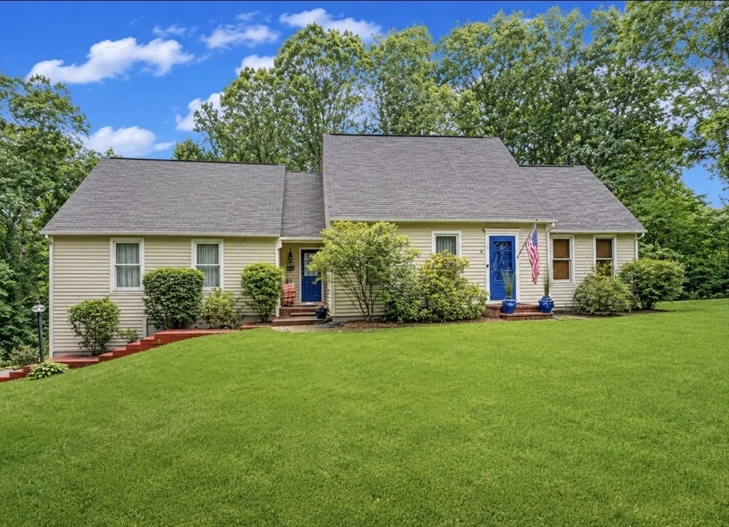 31 Woodside Circle, Sturbridge