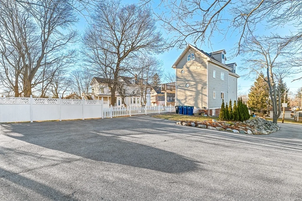 11 Symonds St, Salem