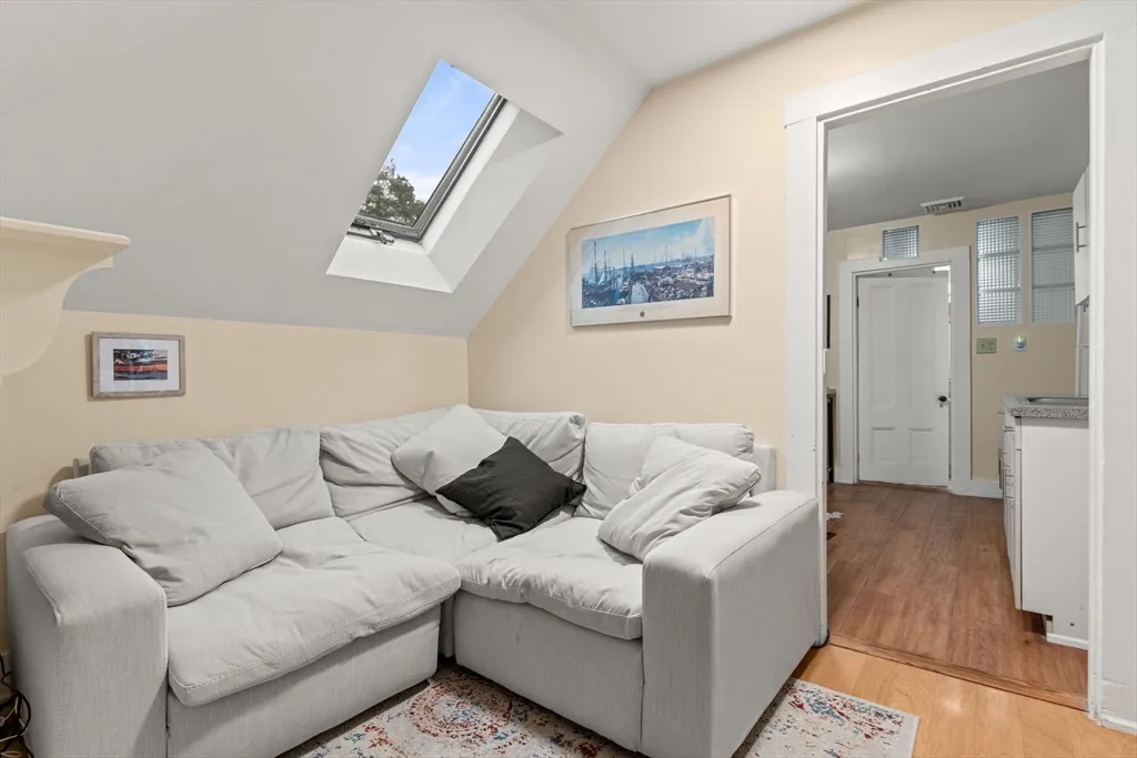 21 Wenham St, Jamaica Plain