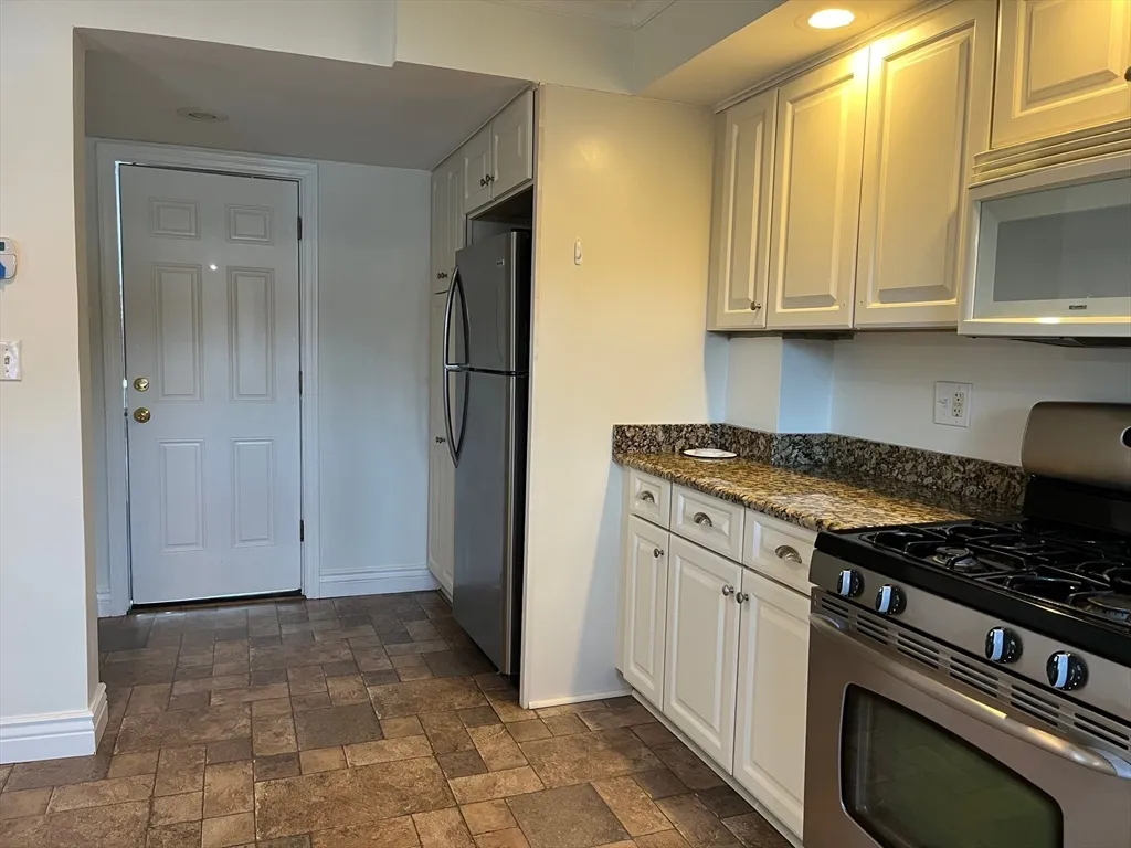 27 Pleasant St, Middleton