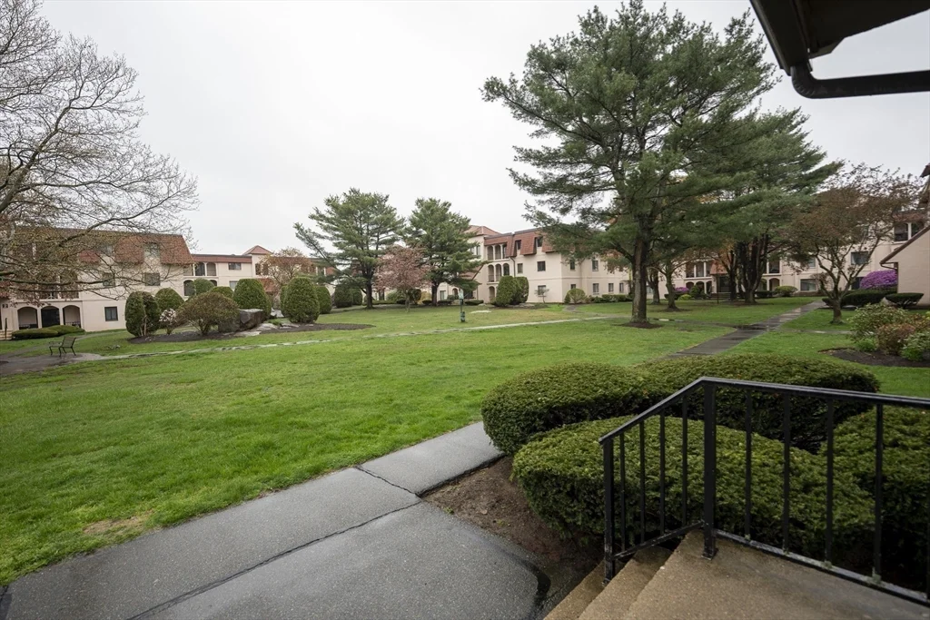 685 Oak St, Brockton