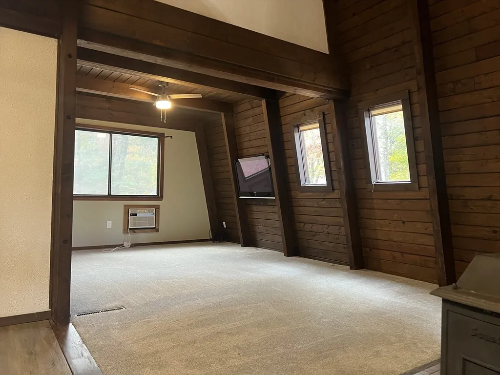 888 Salem St, Groveland