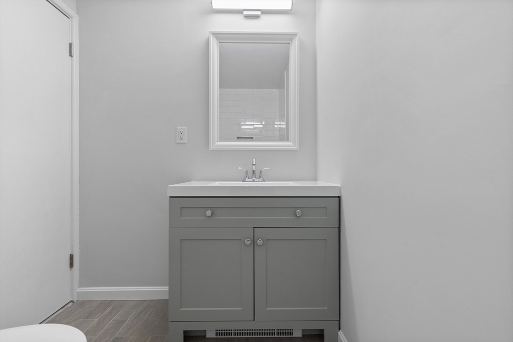 407 Washington, Westwood