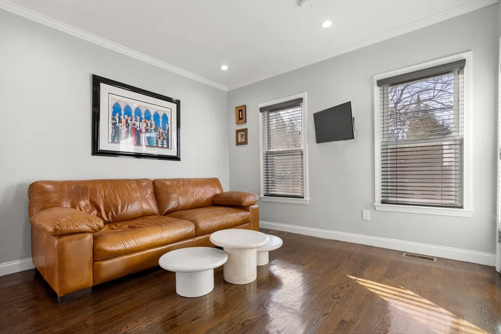 32 East Chestnut St, Sharon