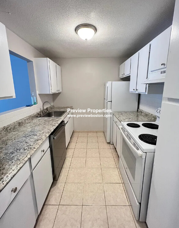 73 Charlesbank Rd, Newton Corner