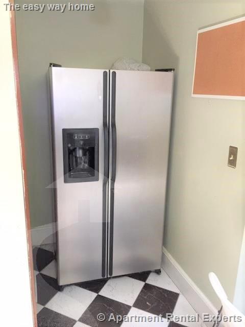 8 Pleasant St, Medford Square