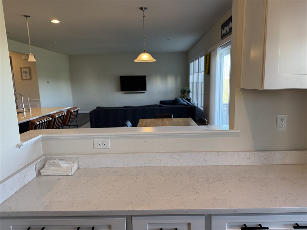 33 Poplar Ln, Hopkinton