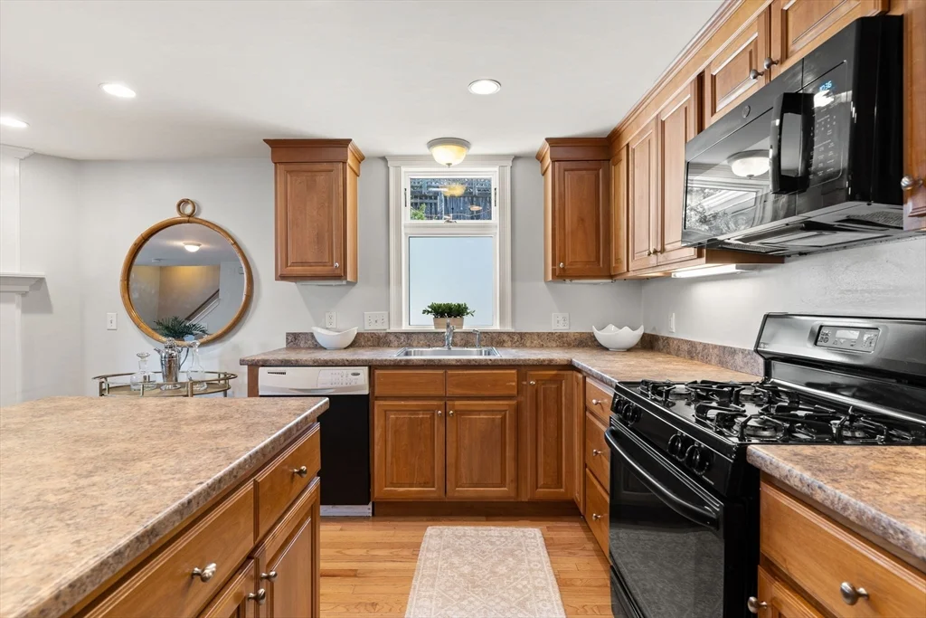 452 Main St, Amesbury