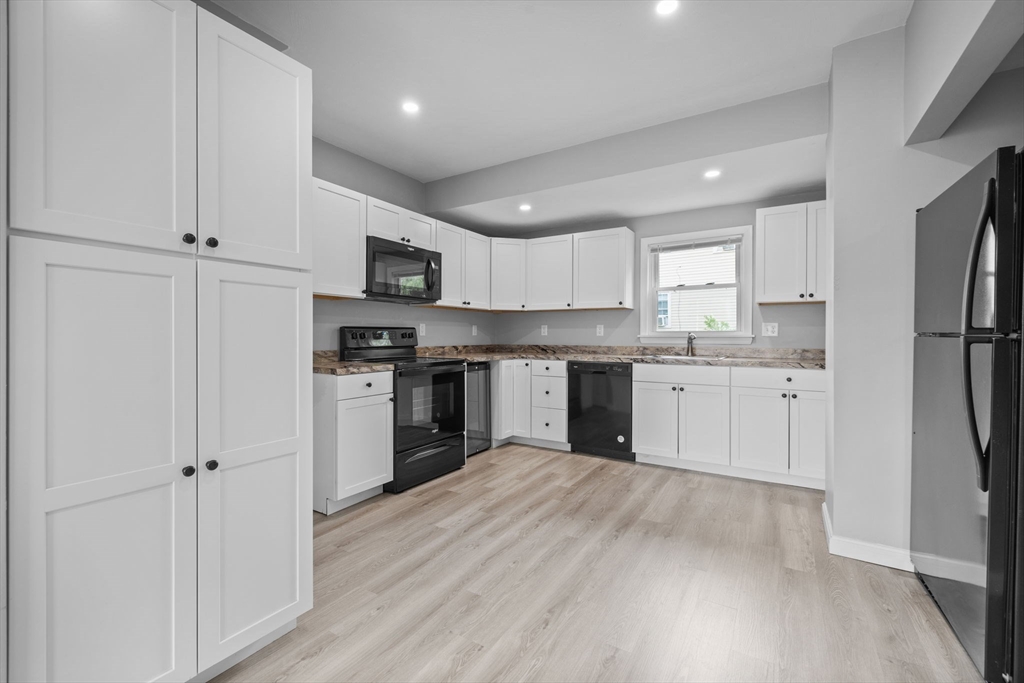 28 Greenwood Ave, Weymouth