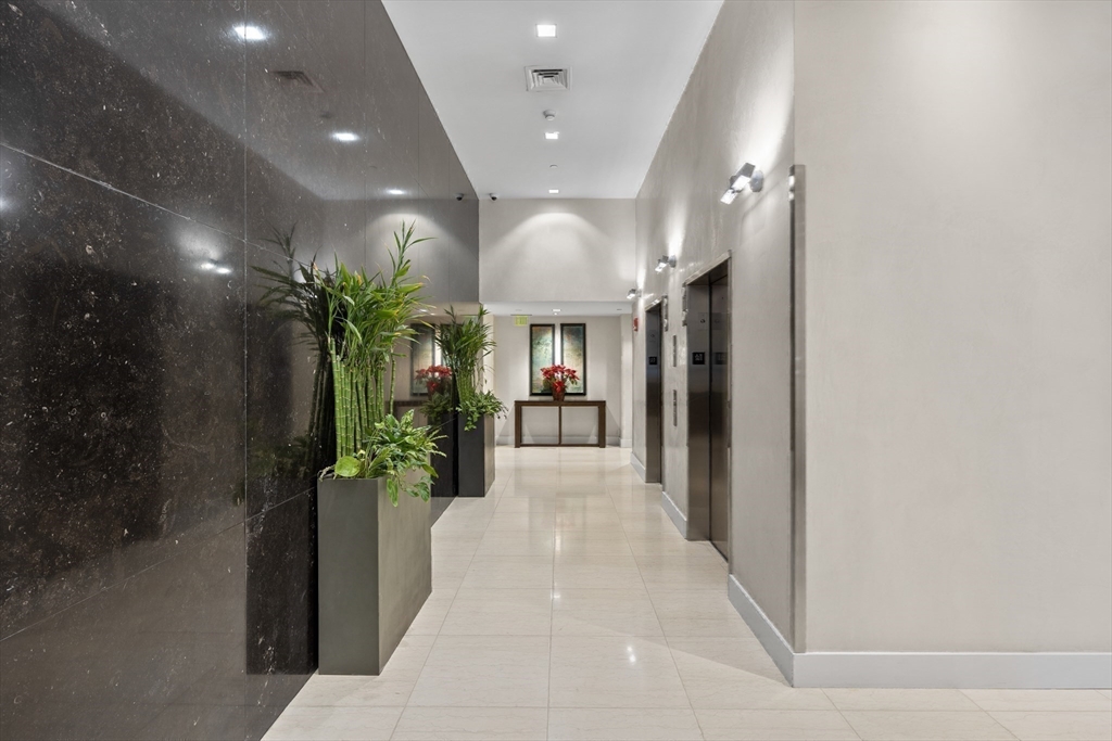 80 Broad St, Downtown