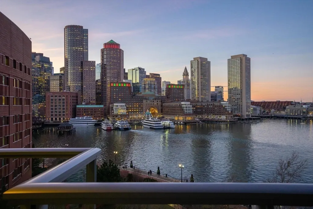 22 Liberty Dr, Seaport District