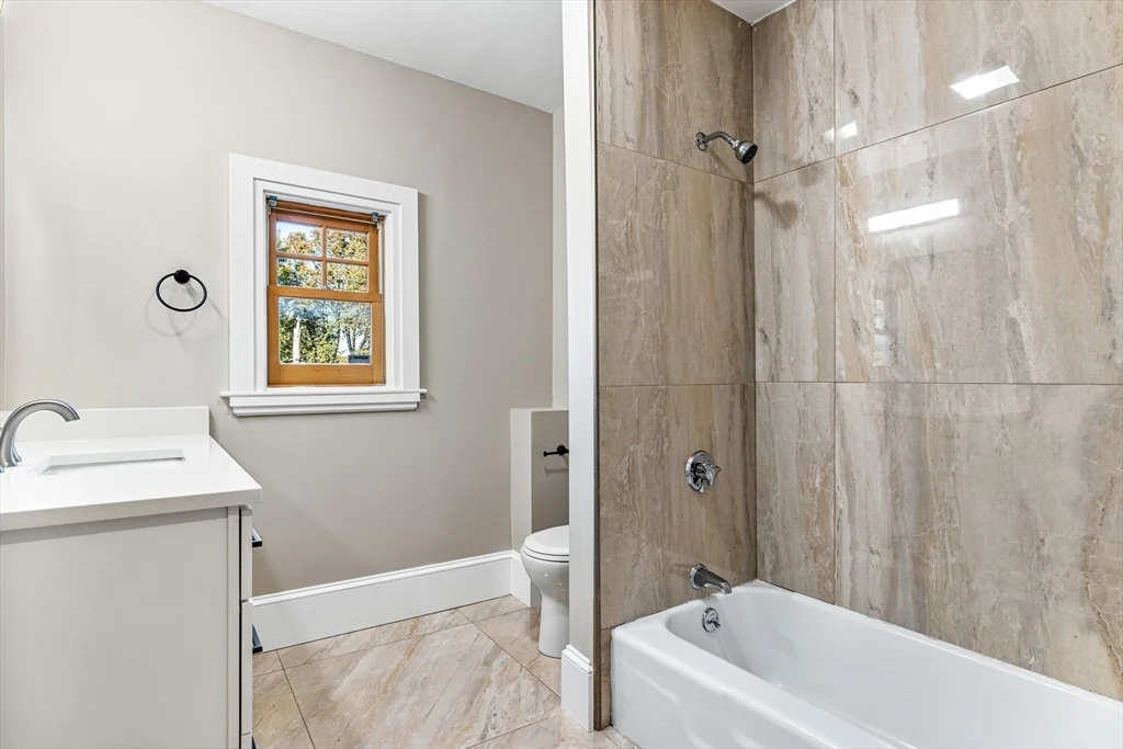 62 Chestnut St, Saugus