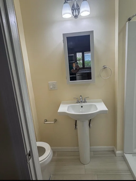 35 Hollander St, Roxbury