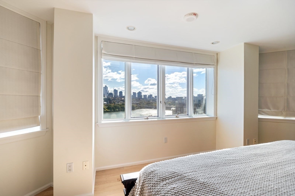 10 Rogers St, East Cambridge