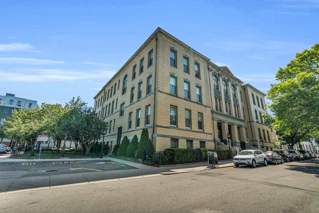 350 W 4th, South Boston