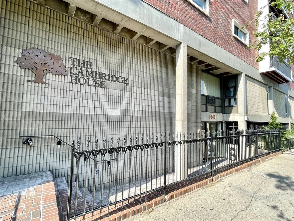 1643 Cambridge St, Mid-Cambridge